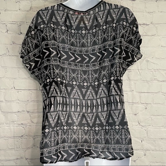 Black & White Giraffe Blouse Large - Picture 4 of 7